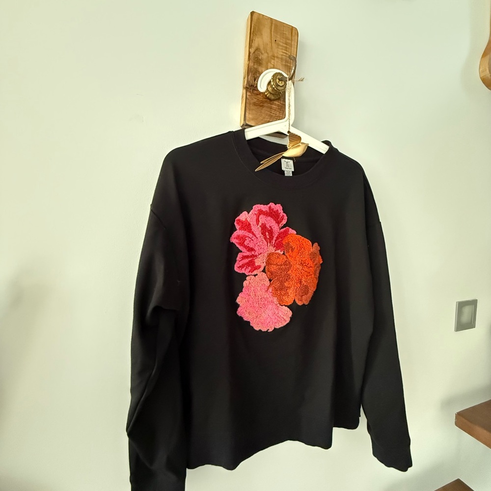 Tristian (M) Floral Embroidered Black Sweater
